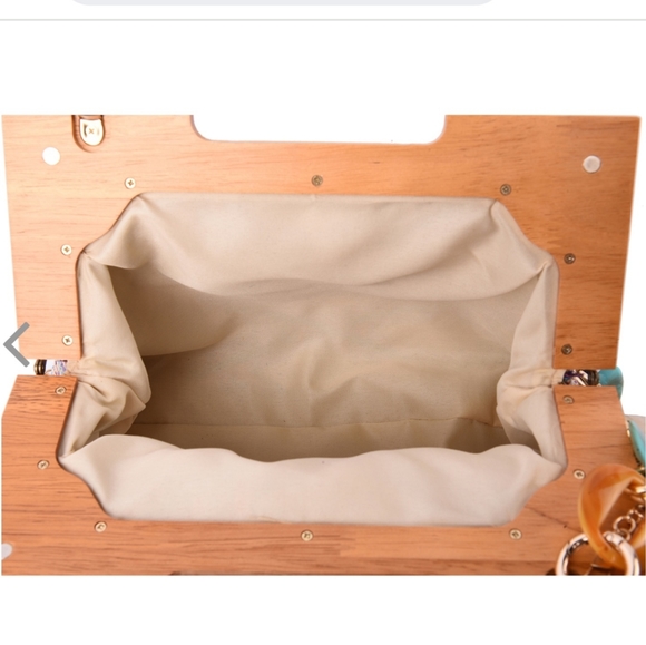 Multi Khaki Lattice Pattern Woven Clutch Bag (10.5"x3"x7") Wooden Handle Drop - Picture 6 of 13